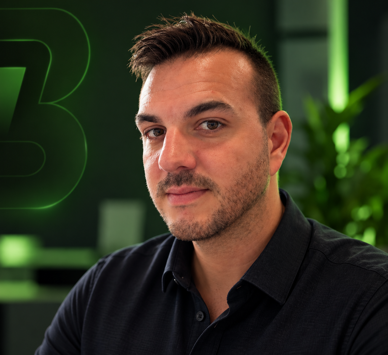 Dominik – Gründer von B2BYTE, Webdesign, SEO und GEO